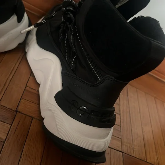 Kids Sorel New Boots Sneakers Size USA 5 Waterproof Black White - Picture 5 of 11